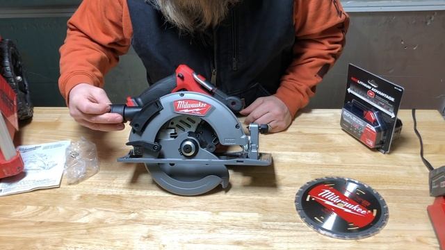 NEW TOOL MONDAY: Milwaukee M18 Brushless Circular Saw смотреть онлайн