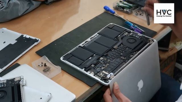 Hướng dẫn thay màn hình macbook pro 13 inch model a1502 late 2013 2014 2015