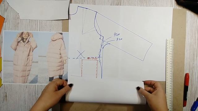 Необычное решение капюшона и рукава в стеганом пальто.Моделирование основы пальто. смотреть онлайн