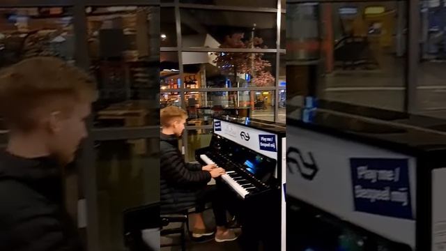 Public Piano @ Amsterdam Sloterdijk station #shorts #piano #music смотреть онлайн