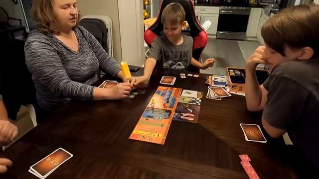 Семейный влог США / Играем семьей в Диксит / Нереальные ассоциации смотреть онлайн