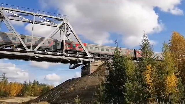 Тепловоз ТЭП70БС с пассажирским поездом смотреть онлайн