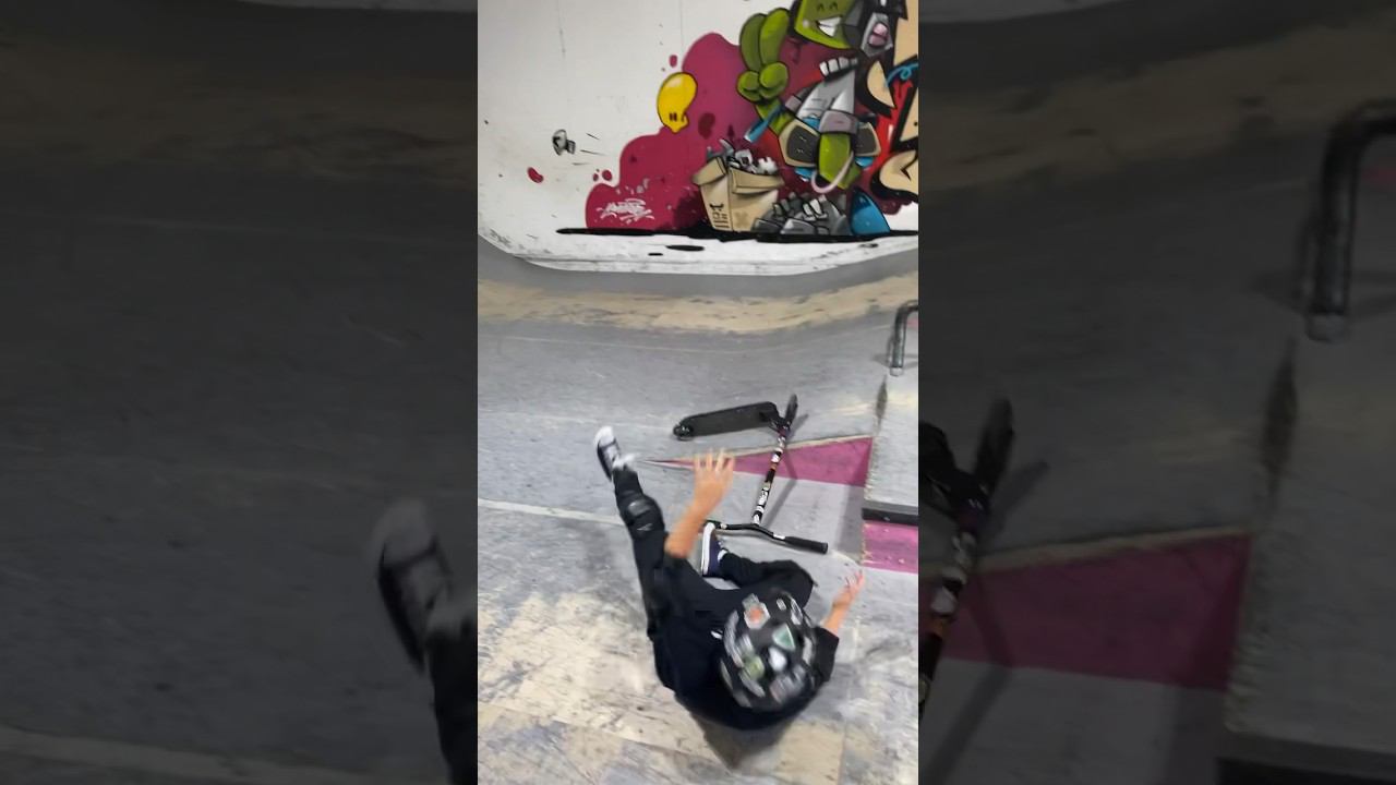 Падение в скейт парке попало на видео♂️ смотреть онлайн