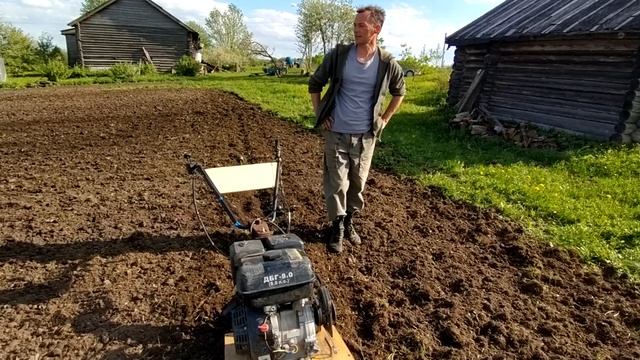 Распашка огорода трактором Т-40 , фрезерование мотоблоком целина мб-2 , посадка картофеля . 13 . смотреть онлайн