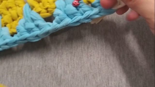 НЕ СПЕШИТЕ избавляться от СТАРОЙ или НЕНУЖНОЙ ОДЕЖДЫ!!! Вяжем ЗАМЕЧАТЕЛЬНЫЙ КОВРИК (дорожку). смотреть онлайн