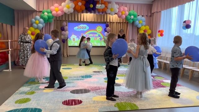 Вход на праздник «Кораблик детства тихо уплывает» смотреть онлайн