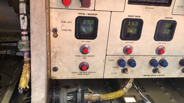 Панель заправки топливом на ВС Боинг 777 смотреть онлайн