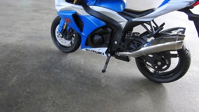 Suzuki GSX-R1000 K9 2009 112 Scale model