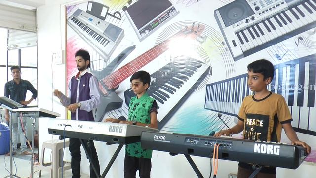 Tipu sultan keyboard ( piano) playing by Parth and Jinesh and octoped bhavik-sur music classes morb смотреть онлайн