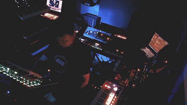 Berlin School/ Behringer Odyssey, Korg Wavestate, Roland System 1 - (VEMOM Improv' excerpt) 31.03.2 смотреть онлайн