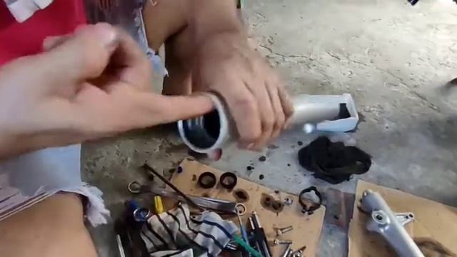 XR 150L Changing Front Fork Suspension Oil Seal (In my own creative way) смотреть онлайн