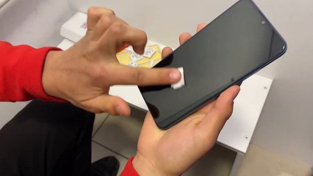 КАК НАКЛЕИТЬ СТЕКЛО НА  ЛЮБОЙ СМАРТФОН ОТ POCO ИЛИ XIAOMI!
