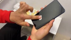 КАК НАКЛЕИТЬ СТЕКЛО НА  ЛЮБОЙ СМАРТФОН ОТ POCO ИЛИ XIAOMI!