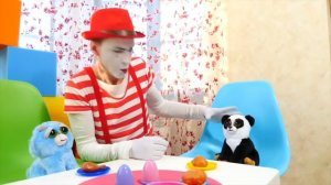 Видео для детей про клоуна. Мягкие игрушки в гостях злые?