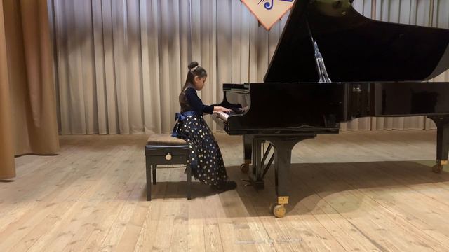 Гавот И.С.Бах, Жига А.Гретри | Yana Gao 7 years смотреть онлайн