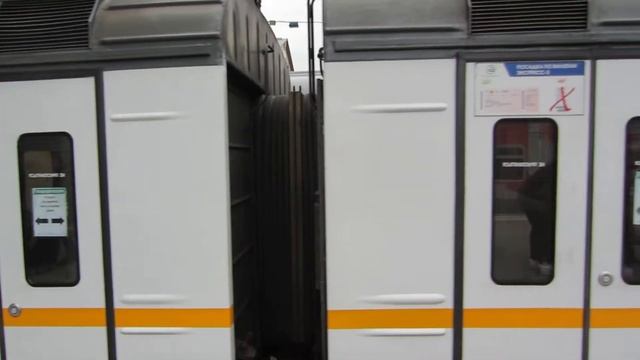 Электропоезд ЭД4М-0445 Москва – Рязань 1 подаётся под посадку смотреть онлайн