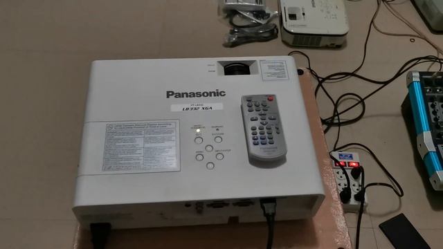 ขายโปรเจคเตอร์ Panasonic PT-LB332 รีวิวโปรเจคเตอร์ ขายโปรเจคเตอร์มือ2 PANASONIC PROJECTOR PT-LB332