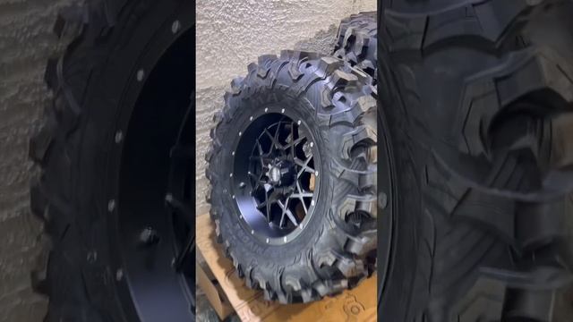 Колеса для квадроцикла : шины Maxxis Carnivore 28x10-14, диски ITP HURRICANE смотреть онлайн