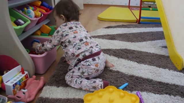 VLOG Алиса впервые съехала с горки. Настя и Катя едут с моря. смотреть онлайн