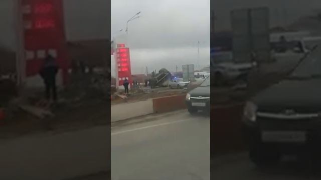 В Ингушетии в городе Назрань перевернулся танк которого вёз грузовик(2) смотреть онлайн