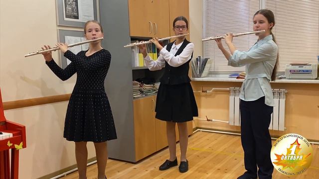 С днём пожилого человека поздравляют волонтеры! смотреть онлайн