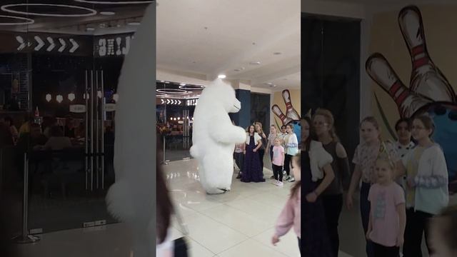 Отличный сюрприз на день рождения поздравления от нашего Тишки 🎂🎉🎊🔥#белыймедведь #подарок смотреть онлайн