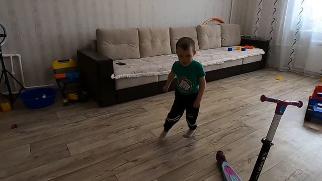 Максим сломал самокат смотреть онлайн