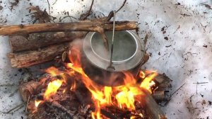 ОДИНОЧНЫЙ ПОХОД ЗИМОЙ в ЛЕС - ГОТОВЛЮ НА ПРИРОДЕ - ПОХОДНАЯ ЕДА и ЧАЙ НА КОСТРЕ