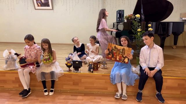 Неаполитанская песенка П.И. Чайковский Neapolitan song by P.I. Tchaikovsky исп. Елена Слюсарева смотреть онлайн