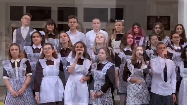 До слез!!! Выпускники душевно поют песню. смотреть онлайн