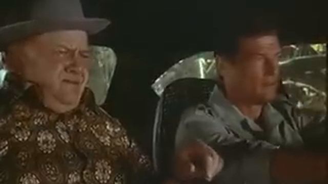 The Man with the Golden Gun: Car Jump смотреть онлайн