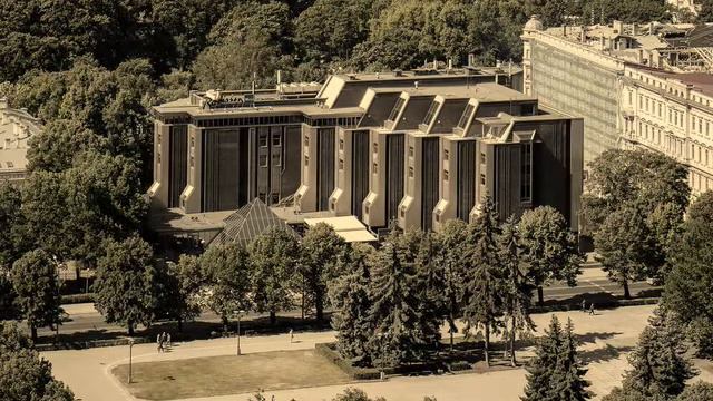 Застывшие в камне: советская архитектура в Латвии смотреть онлайн