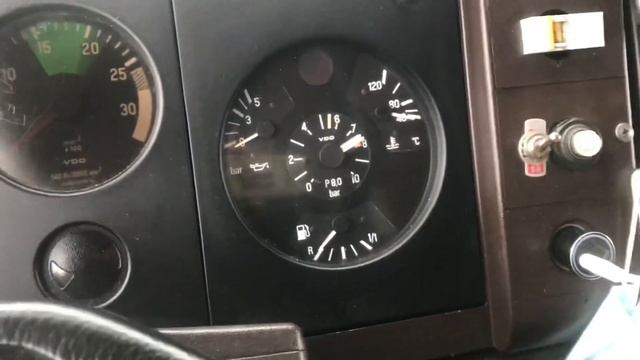 Замена датчик давления масла Мерседес 814 смотреть онлайн