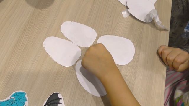 ОТКРЫЛА ЯЙЦА АДОПТ МИ в РЕАЛЬНОЙ ЖИЗНИ 2 часть! СЕСТРА сделала БУМАЖНЫХ ПИТОМЦЕВ Легендарок смотреть онлайн