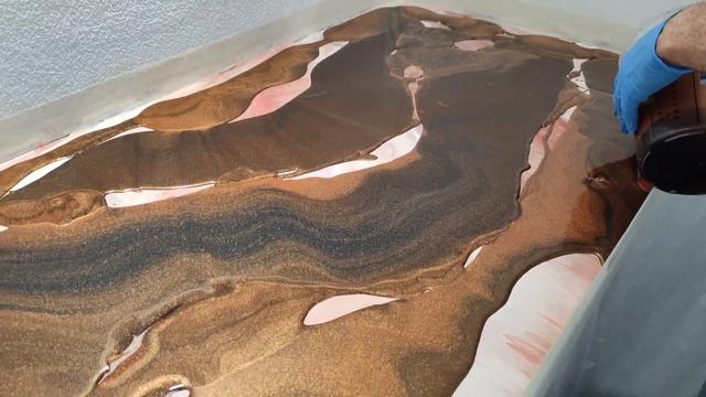 Отличный способ использования эпоксидной смолы, как для столешниц так и для пола. фасадов мебели. смотреть онлайн