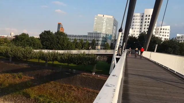 Дюсельдорф з моста, Düsseldorf смотреть онлайн
