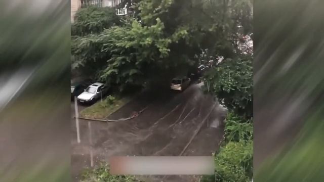 Мощный ливень и потоп в Киеве смотреть онлайн