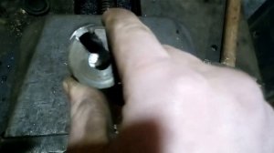 Винтовой навесной замок на токарном станке