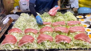 Японская уличная еда - окономияки. https://t.me/WORLDSTREETFOOD2024