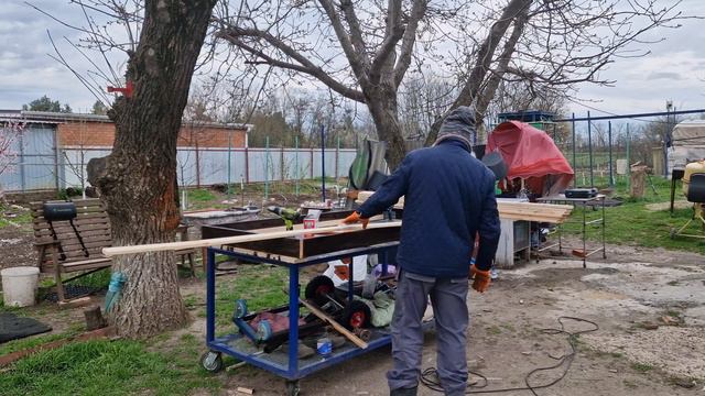 Сборка кровати // В ветренный день смотреть онлайн