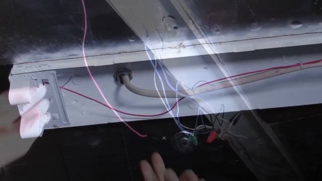 How to Convert Fluorescent Tube Lighting to LEDs #cb99videos #LEDfluorescentconversion смотреть онлайн