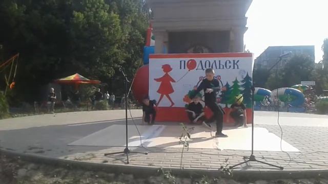 Танец на день города (брейк данс) смотреть онлайн