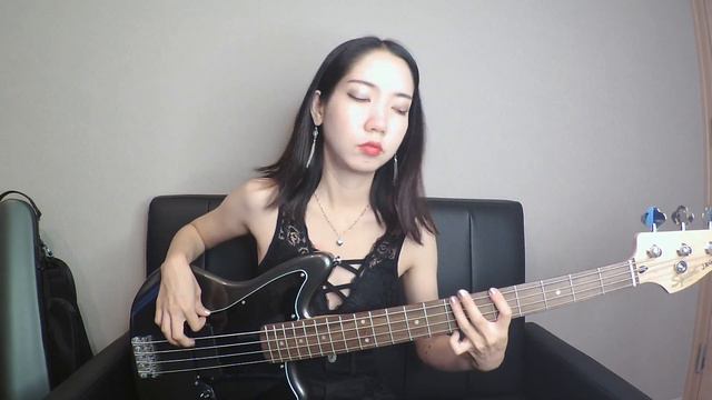 Måneskin - ZITTI E BUONI (Bass Cover/Playthrough) смотреть онлайн