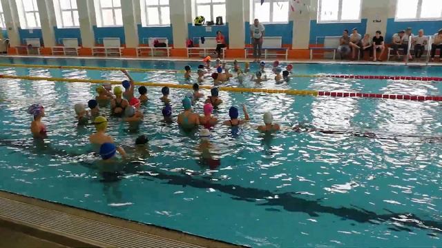 Чемпион мира Юрий Прилуков даёт мастер-класс в бассейне Арамили смотреть онлайн