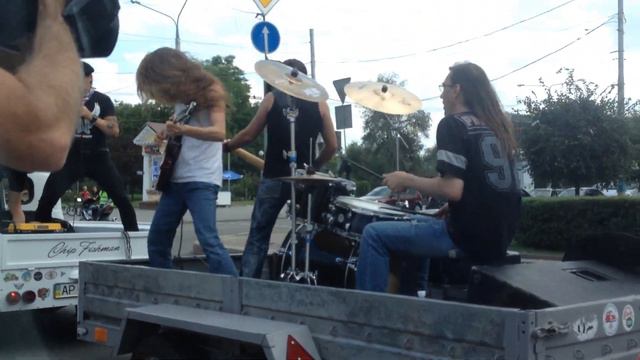AS/DS - Highway to hell (AC/DC) в Запорожье///ДАЛИ ЖАРУ ПО ПРОСПЕКТУ смотреть онлайн