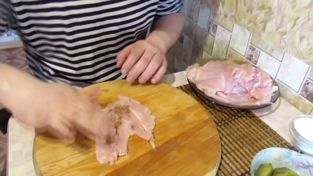 Куриная отбивная с солеными огурцами. Прикольненько смотреть онлайн