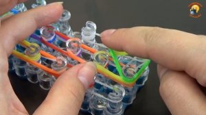 Браслет из резинок. Красивый и простой! Радугой / Loom Bands weaving bracelet