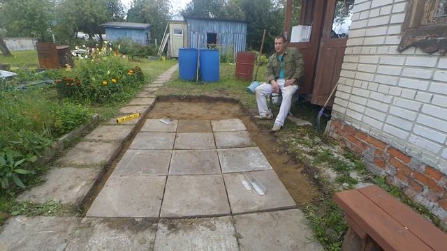 Укладка тротуарной плитки на даче бесплатно, зона отдыха своими руками.