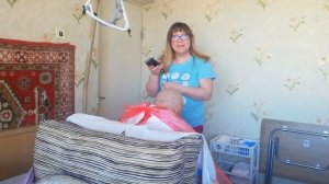 Деменция /Как подстричь волосы лежачему больному (мужчине) машинкой для стрижки волос.