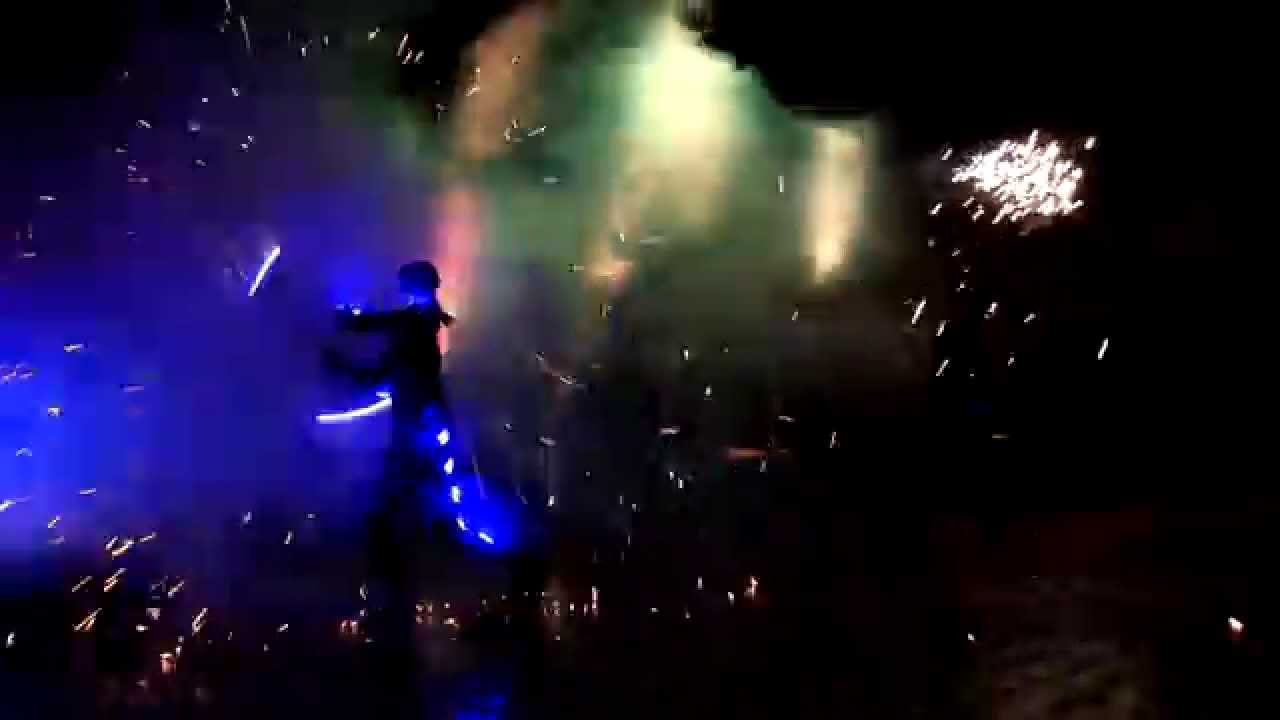 Пиротехнические пои и обруч | Яркие огни смотреть онлайн